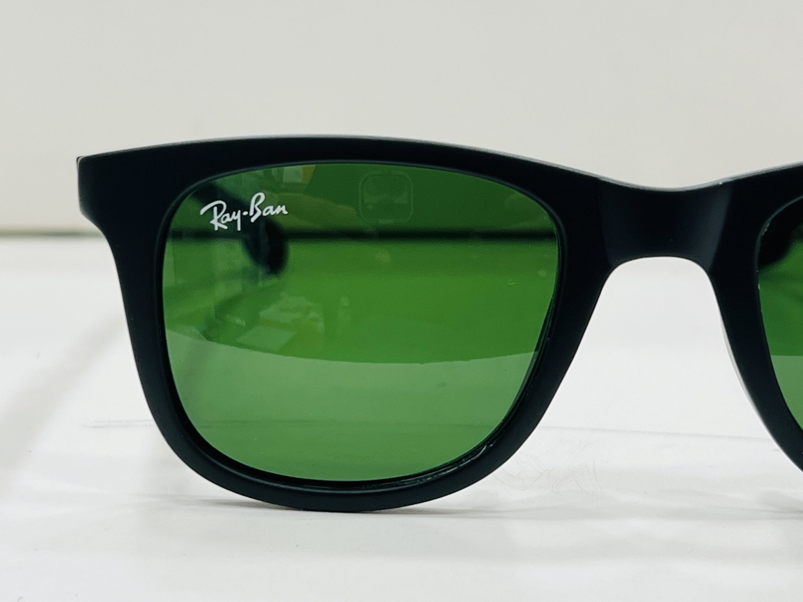 Vexo Luxe Classic UV400 Protective Sunglasses - Image 2